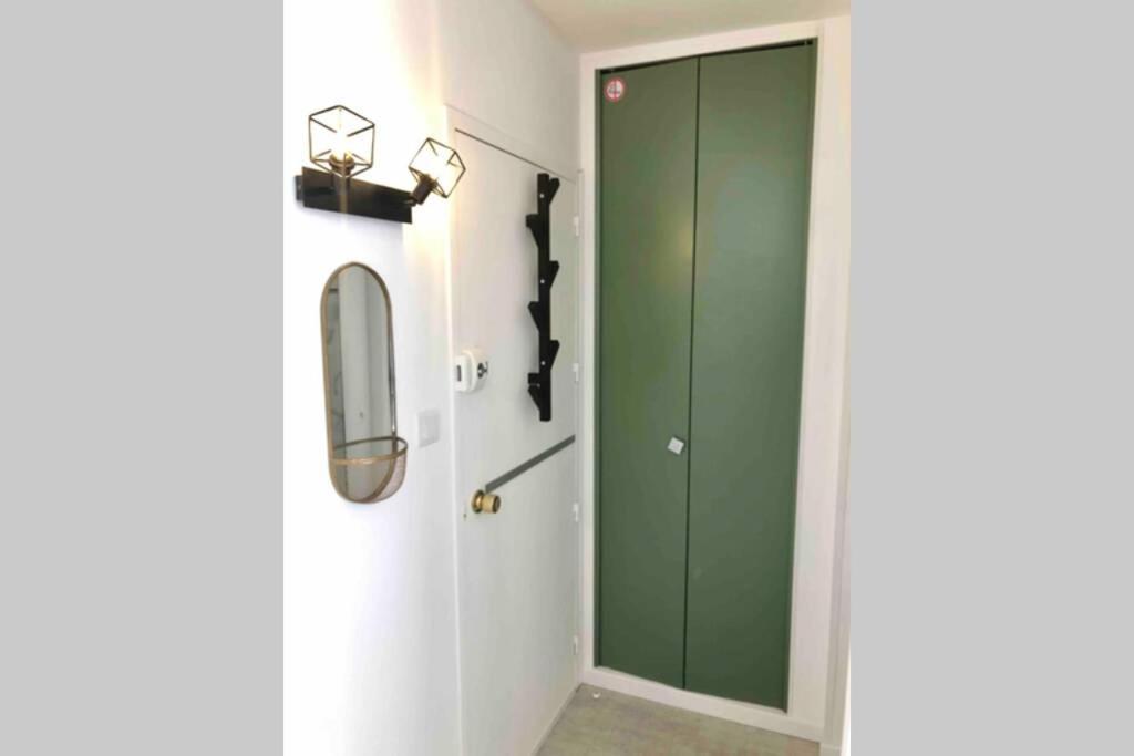 Grand studio cabine 30 m² centre ville, refait à neuf pour vous ! Climatisé La Grande Motte Extérieur photo