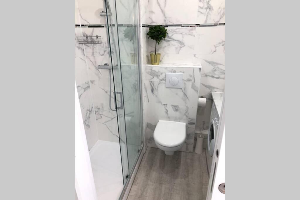 Grand studio cabine 30 m² centre ville, refait à neuf pour vous ! Climatisé La Grande Motte Extérieur photo