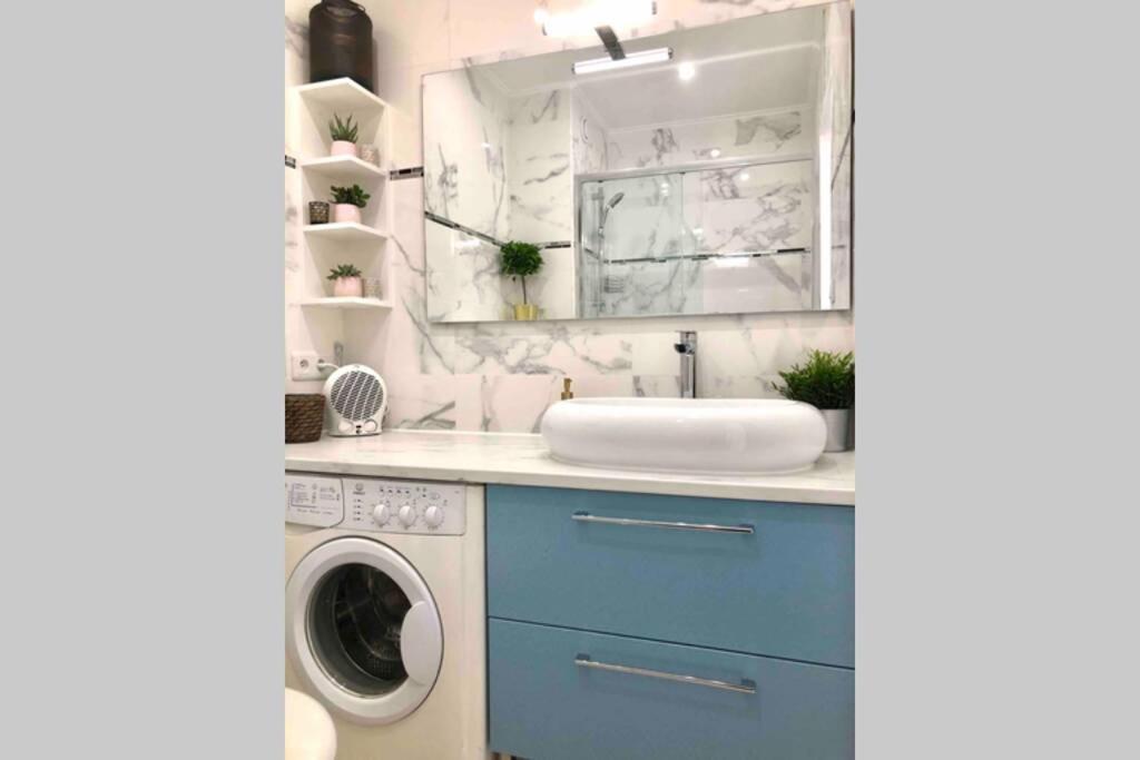 Grand studio cabine 30 m² centre ville, refait à neuf pour vous ! Climatisé La Grande Motte Extérieur photo